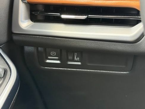 Used 2024 Cadillac XT4 Premium Luxury FWD image 18