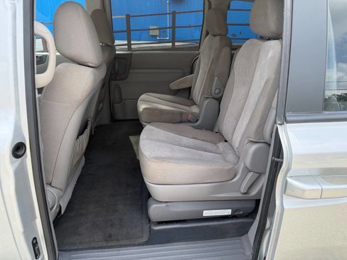 Used 2012 Kia Sedona LX FWD image 11