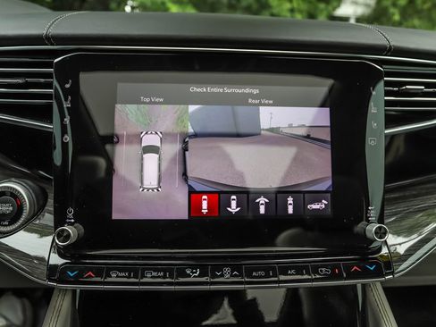Used 2022 Jeep Wagoneer Series III w/ Premium Group I AWD/4WD image 18