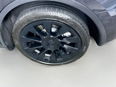 Used 2024 Tesla Model Y Long Range AWD/4WD image 11