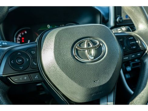 Used 2025 Toyota RAV4 XLE FWD image 30