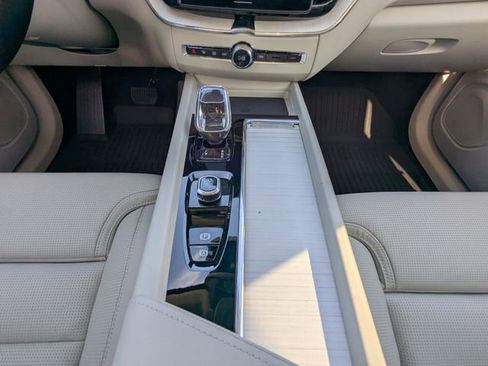New 2026 Volvo XC60 B5 Ultra w/ Protection Package Premier AWD/4WD image 19