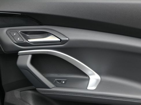 Used 2025 Audi Q5 Premium w/ Convenience Package image 14