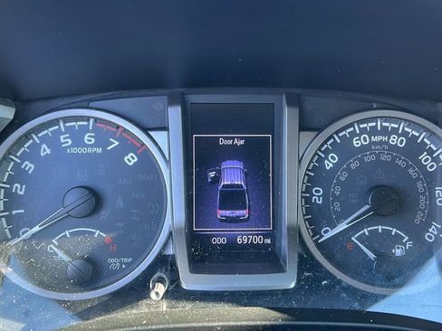 Used 2019 Toyota Tacoma SR5 image 12