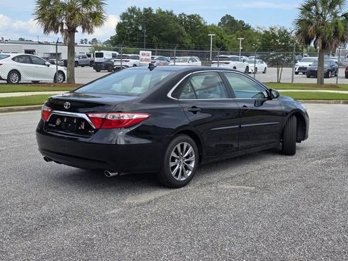 Used 2017 Toyota Camry XSE FWD image 5