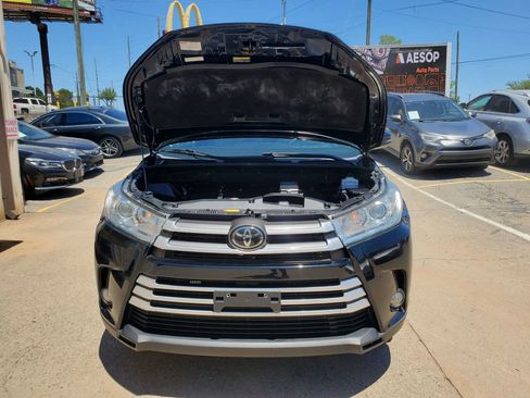 Used 2019 Toyota Highlander XLE AWD/4WD image 49