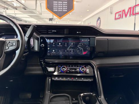 Used 2025 GMC Sierra 2500 AT4 w/ AT4 Premium Plus Package AWD/4WD image 22