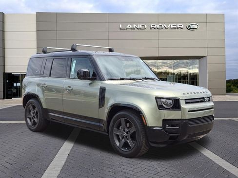 Certified 2024 Land Rover Defender 110 X-Dynamic SE AWD/4WD image 3