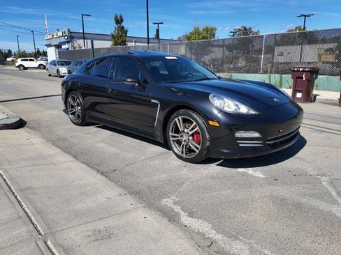 Used 2013 Porsche Panamera 4 image 2