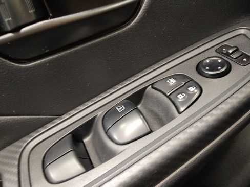 Used 2025 Nissan Versa S w/ Trunk Package image 27