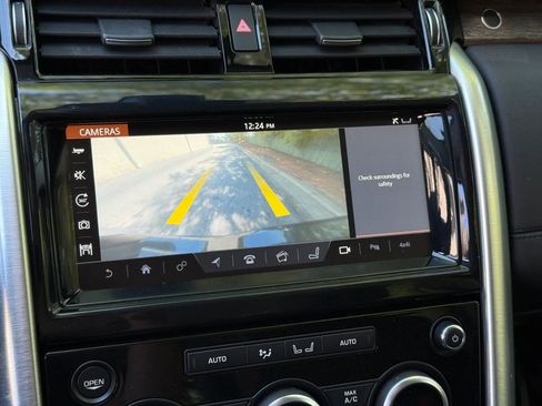 Used 2017 Land Rover Discovery HSE image 21