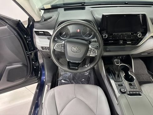 Used 2020 Toyota Highlander Platinum AWD/4WD image 19
