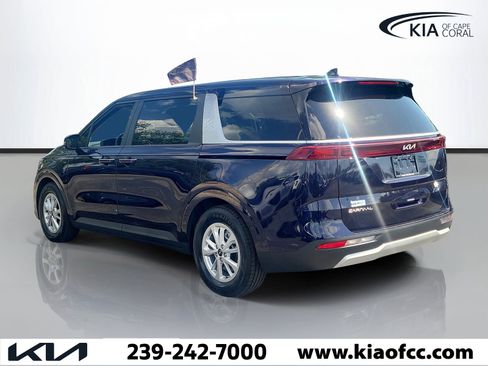 Certified 2023 Kia Carnival LX FWD image 4