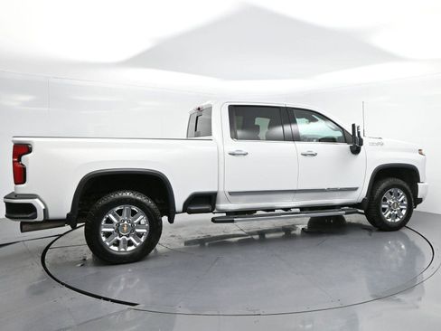 Used 2024 Chevrolet Silverado 2500 High Country w/ Technology Package AWD/4WD image 8