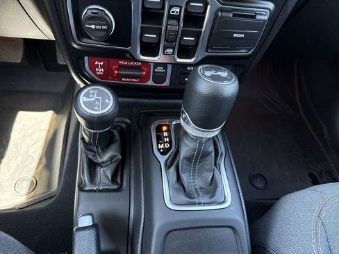 Used 2025 Jeep Wrangler Unlimited Sport AWD/4WD image 19