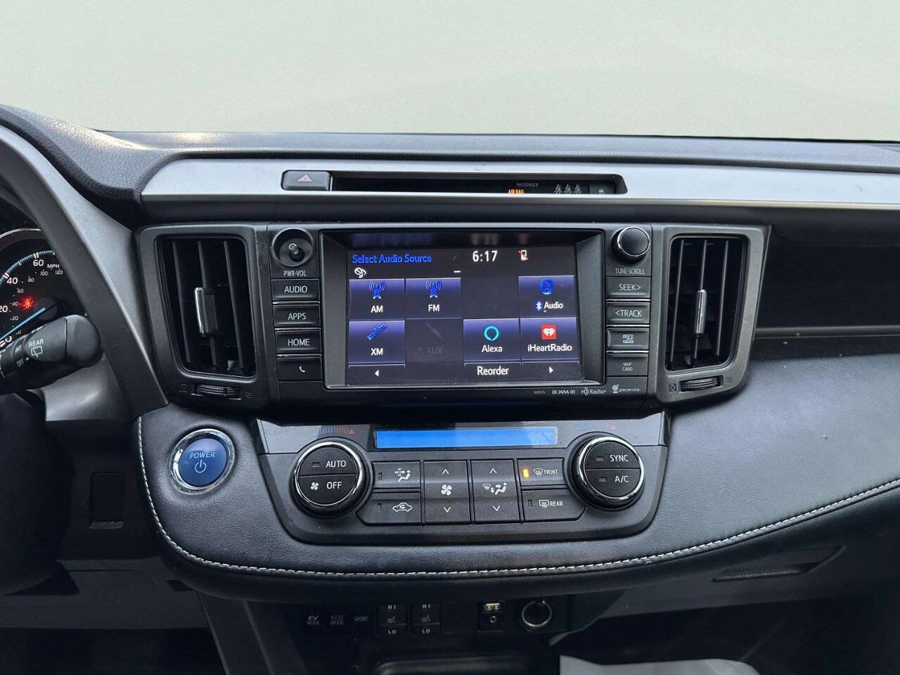 Used 2018 Toyota RAV4 Limited AWD/4WD image 21
