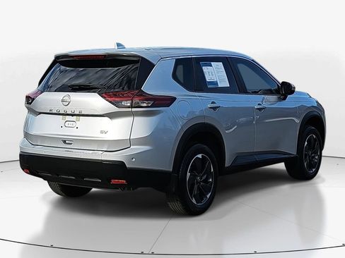 Used 2024 Nissan Rogue SV image 5