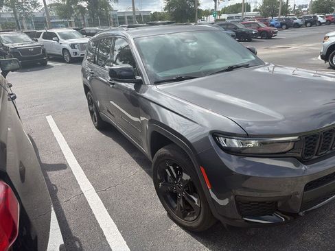Used 2023 Jeep Grand Cherokee L Altitude AWD/4WD image 3