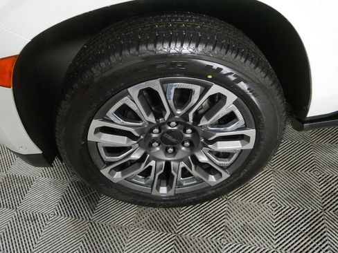 Used 2023 GMC Yukon Denali Ultimate image 9