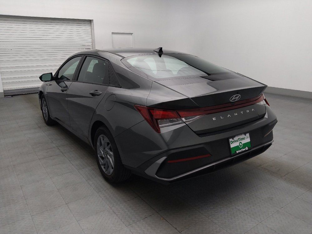 Used 2024 Hyundai Elantra SEL FWD image 5