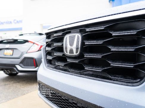 New 2025 Honda Pilot Touring image 13