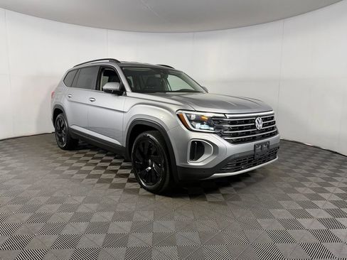 Used 2026 Volkswagen Atlas SE AWD/4WD image 4