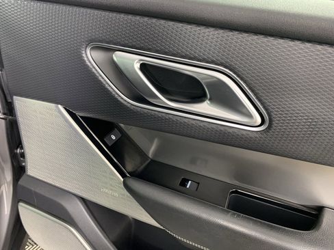 Used 2018 Land Rover Range Rover Velar S image 42