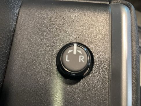 Used 2023 Toyota Highlander XLE image 15