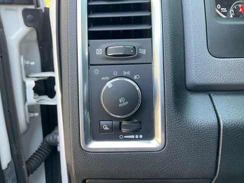 Used 2018 RAM 1500 Classic SLT AWD/4WD image 34
