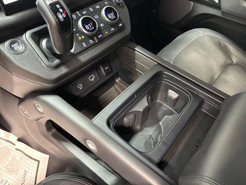 Used 2023 Land Rover Defender 110 V8 image 13