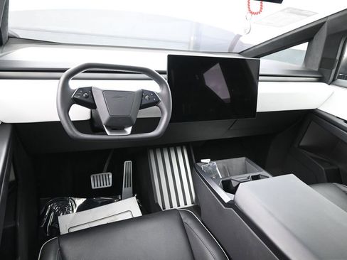 Used 2024 Tesla Cybertruck AWD Crew Cab image 27