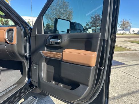 Used 2022 Chevrolet Silverado 3500 High Country w/ Safety Package II image 11