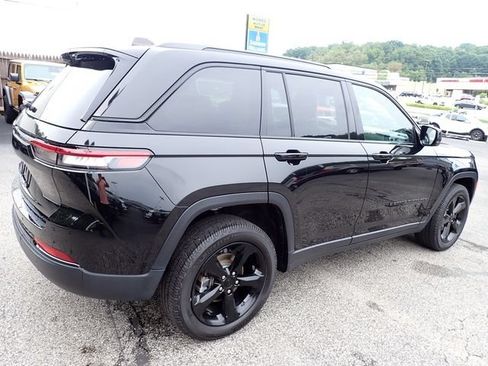 Certified 2023 Jeep Grand Cherokee Altitude AWD/4WD image 7