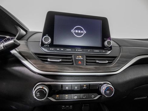 Used 2024 Nissan Altima 2.5 SV FWD image 25