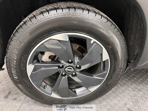 Used 2025 Nissan Rogue SV AWD/4WD image 15