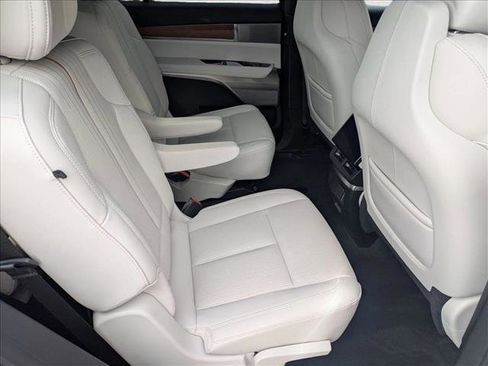 Used 2026 Cadillac Vistiq Sport image 20