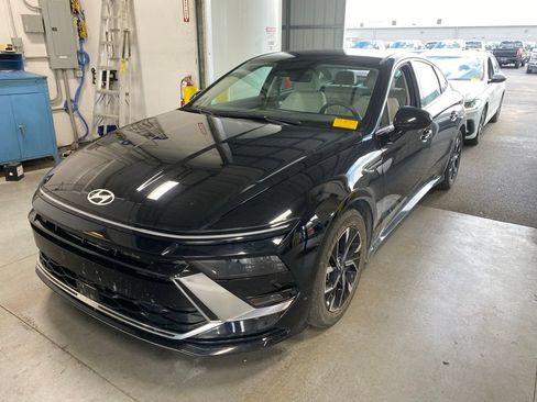 Used 2025 Hyundai Sonata SEL FWD image 2