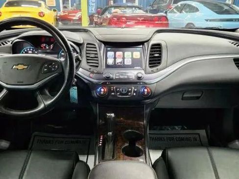 Used 2015 Chevrolet Impala LT w/ Convenience Package image 22