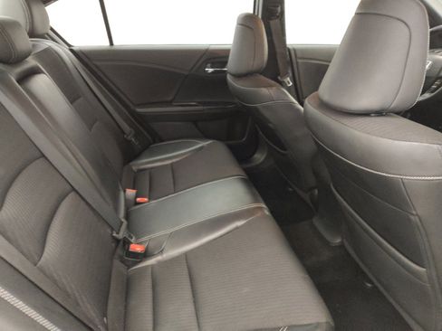 Used 2017 Honda Accord Sport image 19
