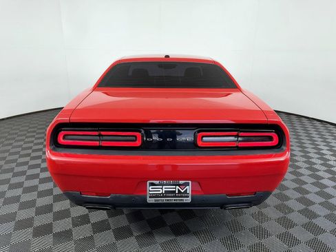 Used 2015 Dodge Challenger SXT w/ Driver Convenience Group RWD image 10