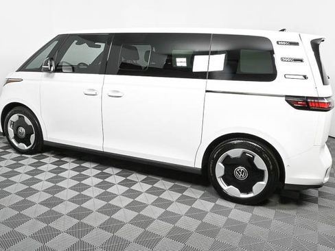 New 2025 Volkswagen ID. Buzz Pro S image 31