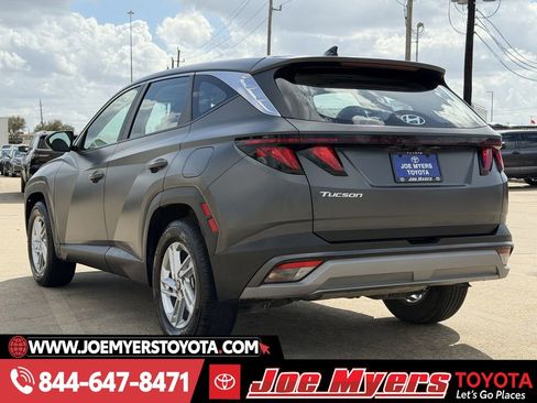 Used 2025 Hyundai Tucson SE image 6