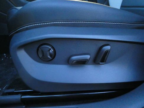 New 2026 Volkswagen Taos SEL image 23