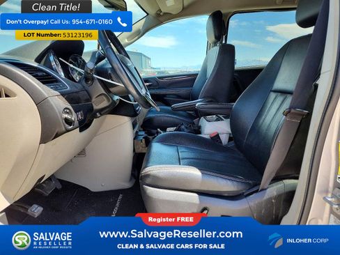 Used 2016 Chrysler Town & Country Touring FWD image 9