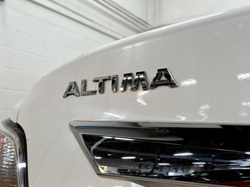 Used 2014 Nissan Altima 2.5 SV w/ Convenience Package FWD image 7