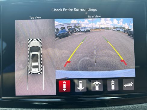 Used 2024 Chrysler Pacifica Pinnacle FWD image 31