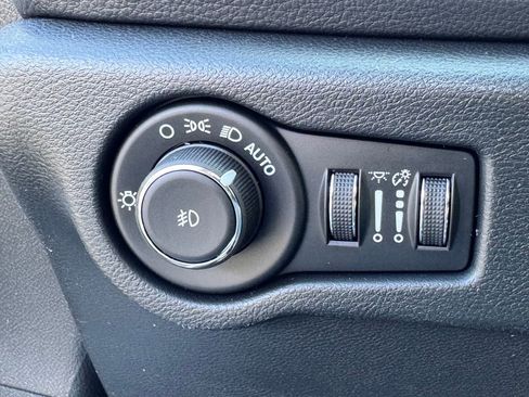 New 2026 Chrysler Pacifica Select image 26