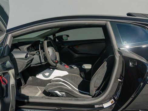 Used 2021 Lamborghini Huracan STO image 10