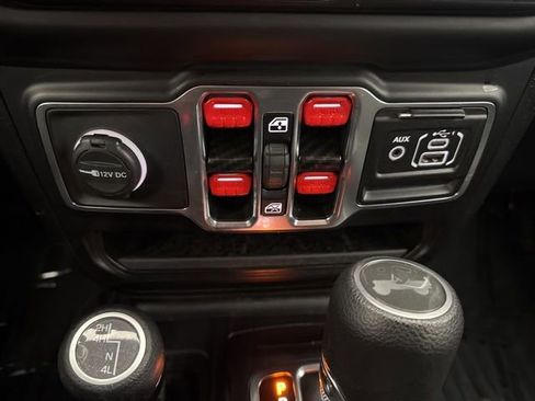 Used 2021 Jeep Wrangler Unlimited Sahara image 24