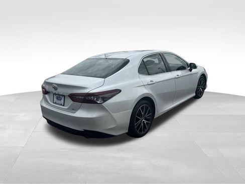 Used 2021 Toyota Camry XLE image 6